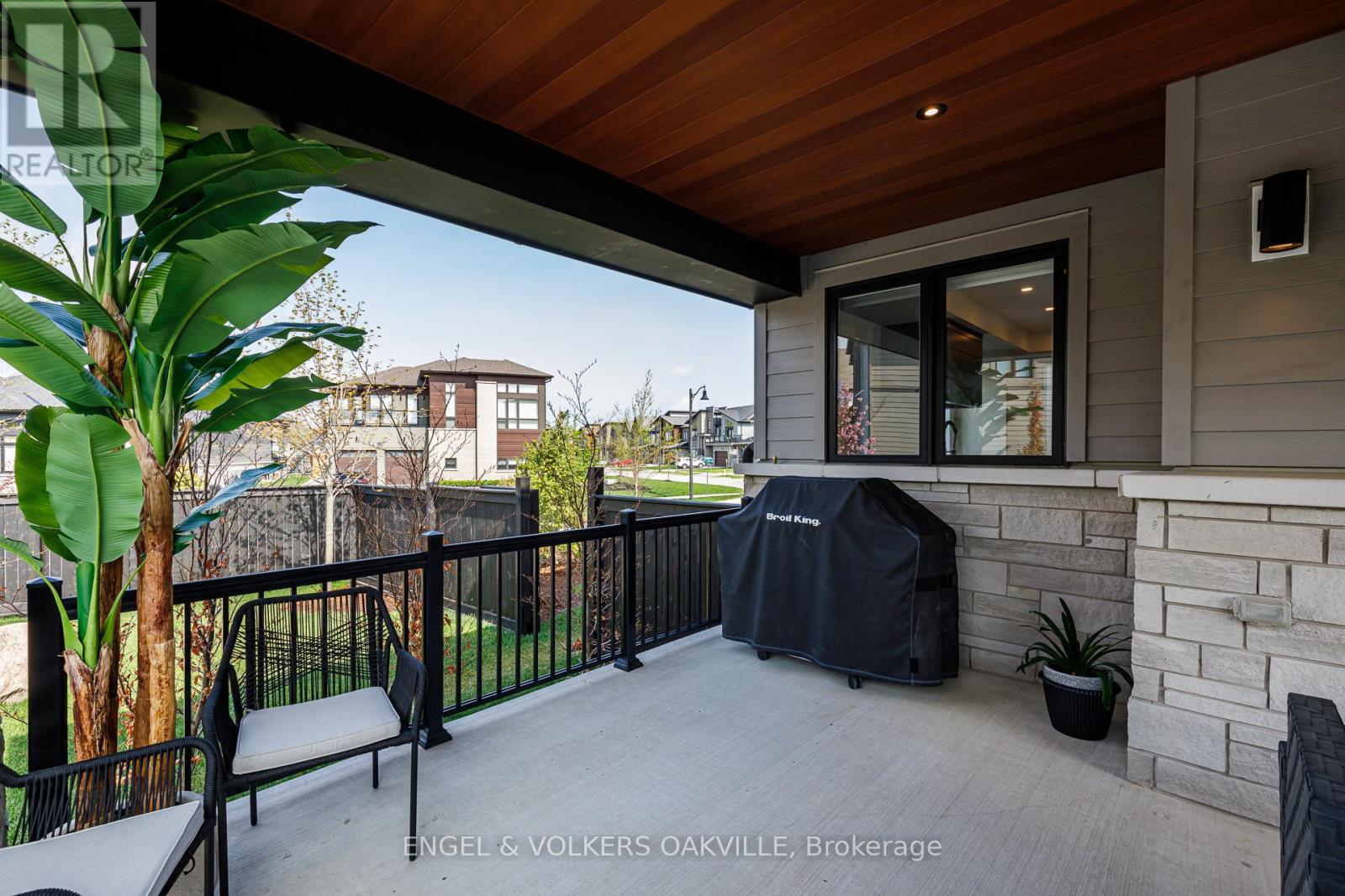 117 STONELEIGH DRIVE - 23