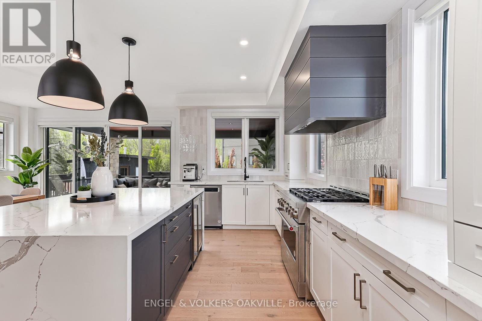 117 STONELEIGH DRIVE - 33