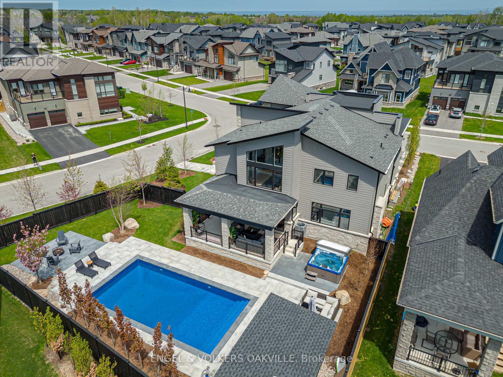 117 STONELEIGH DRIVE - 18