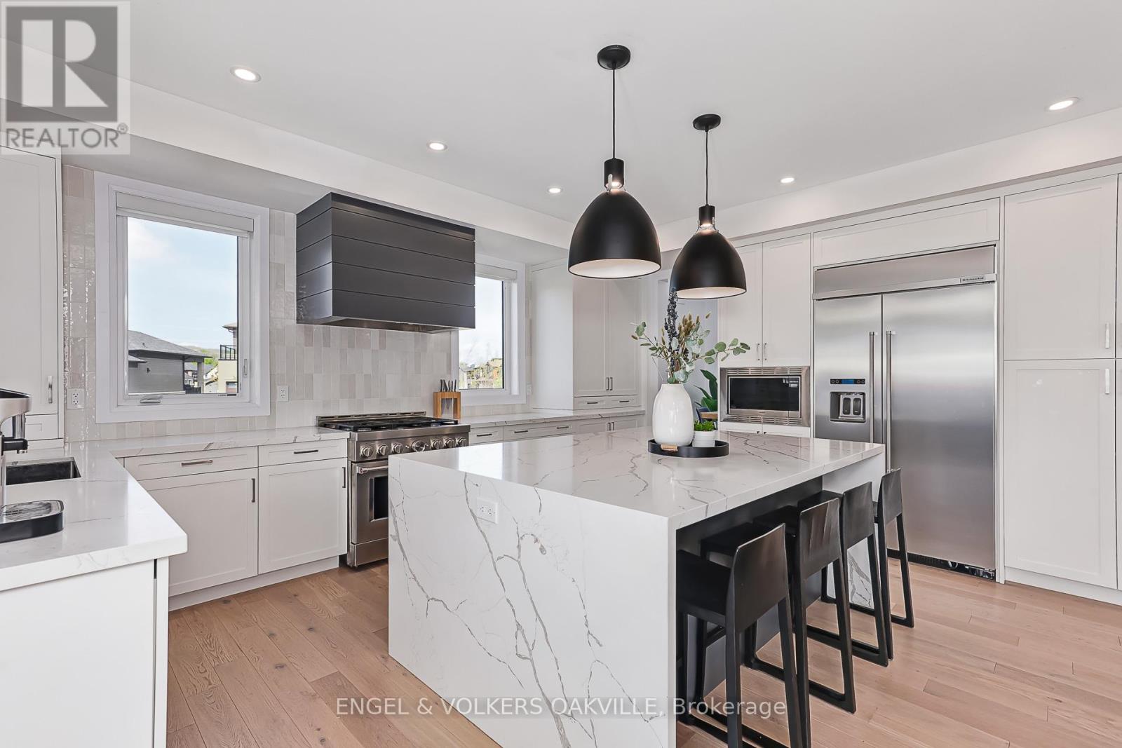 117 STONELEIGH DRIVE - 34