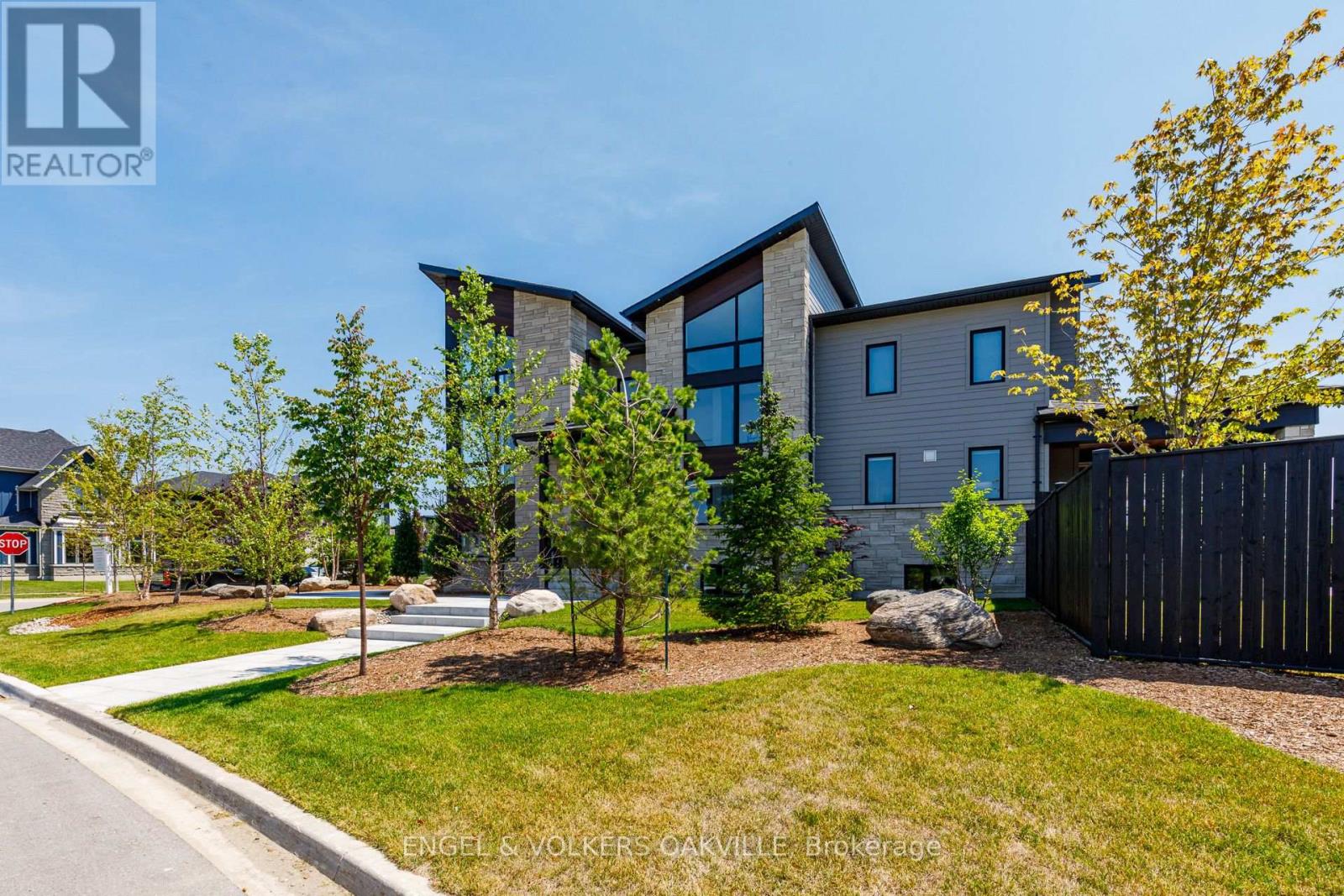 117 STONELEIGH DRIVE - 20
