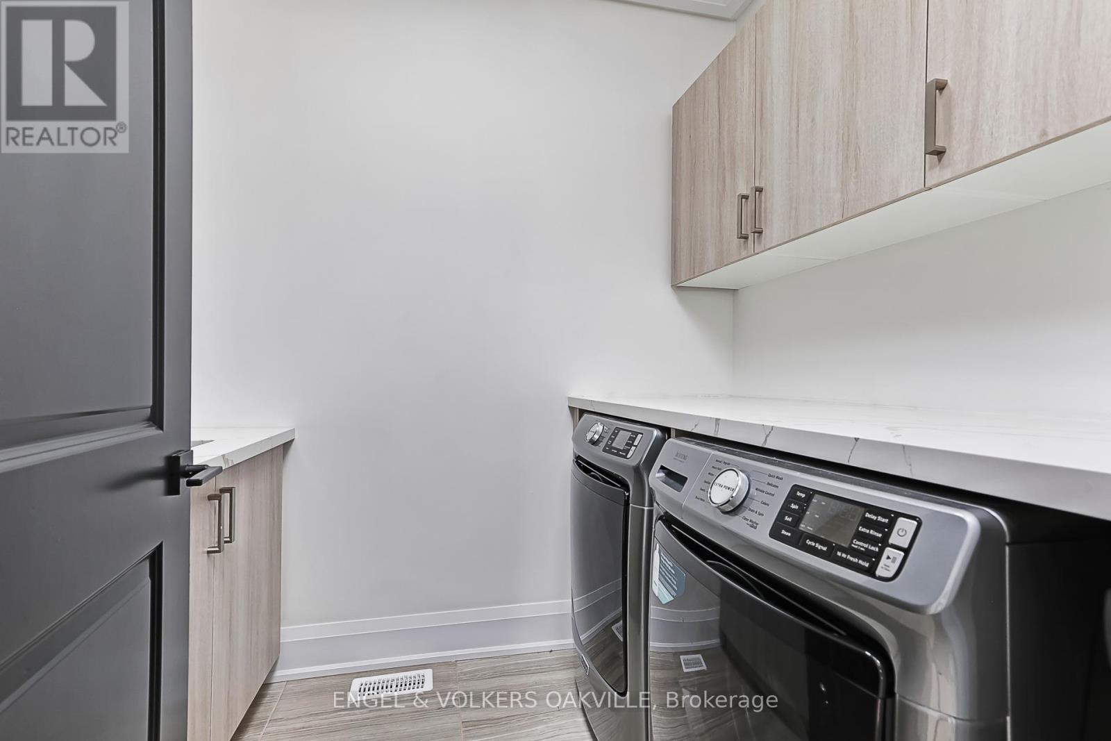 117 STONELEIGH DRIVE - 48