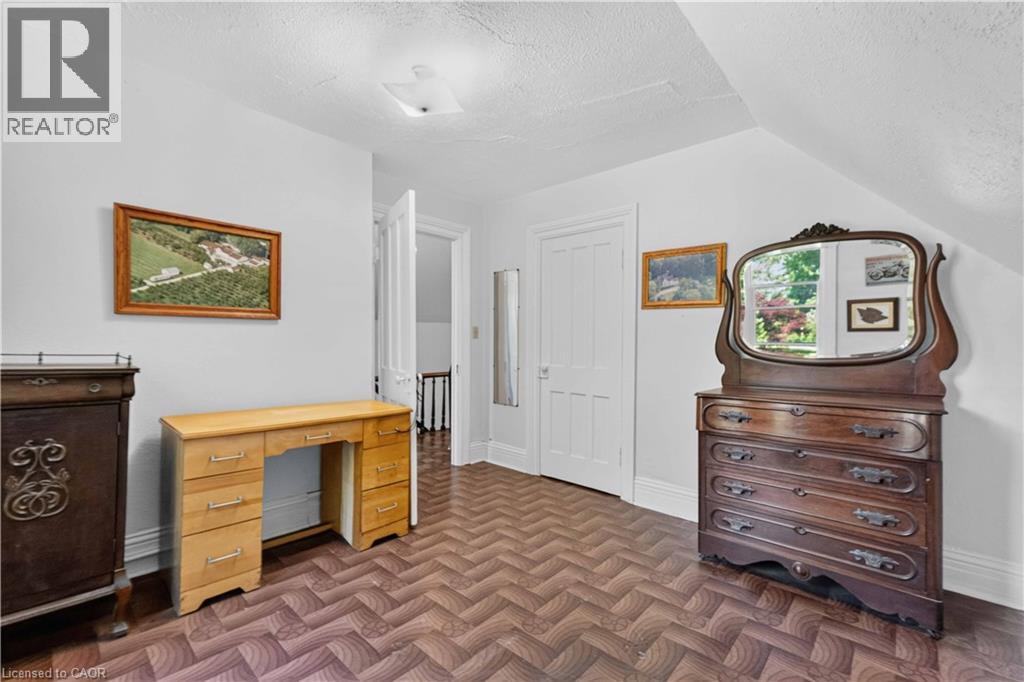 1629 GREGORY Road - 32