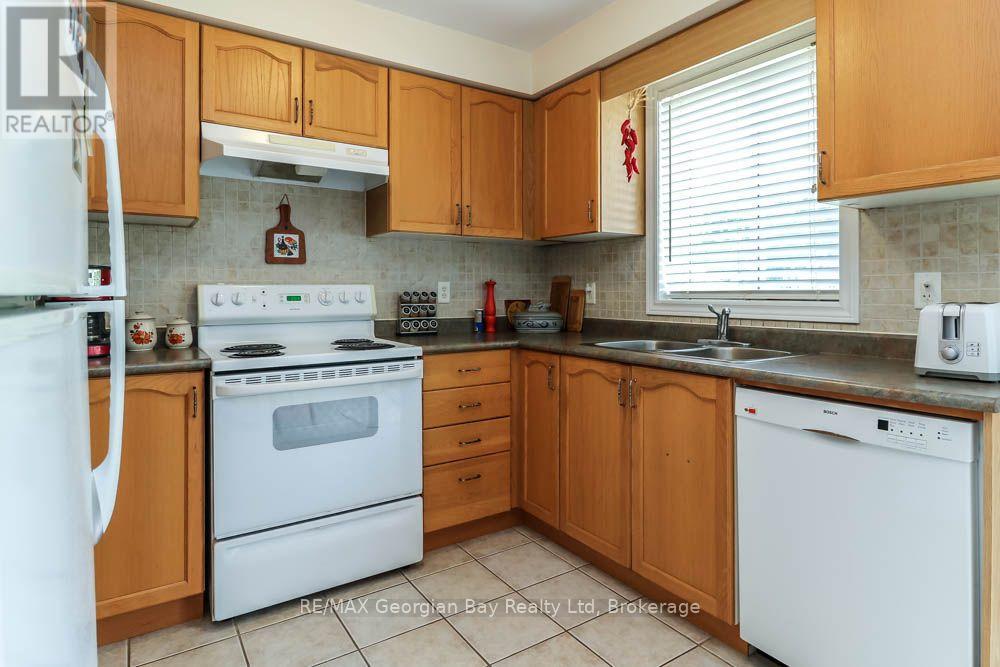 947 MONTREAL STREET - 12