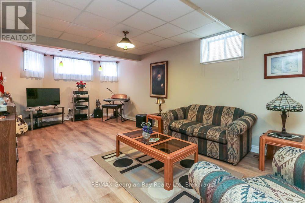 947 MONTREAL STREET - 23