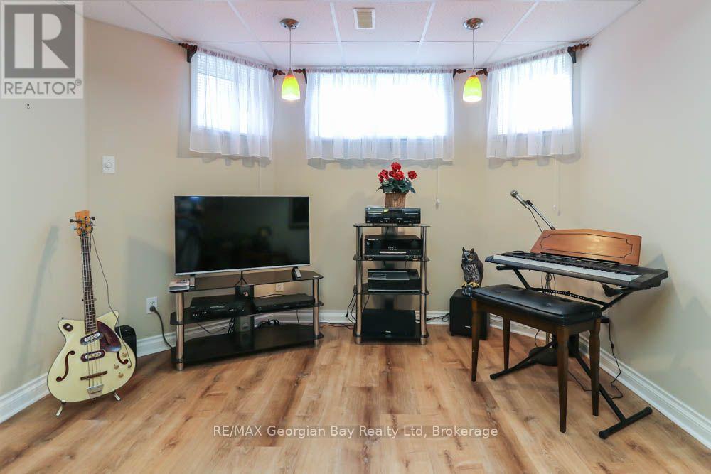 947 MONTREAL STREET - 24