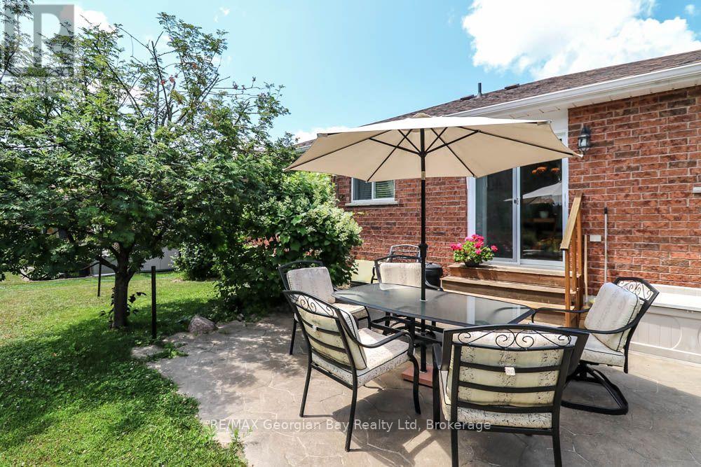 947 MONTREAL STREET - 32