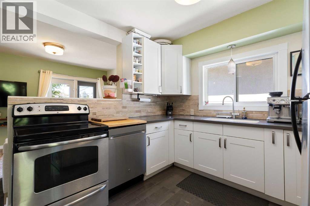 2605 29 Street SW - photo 2