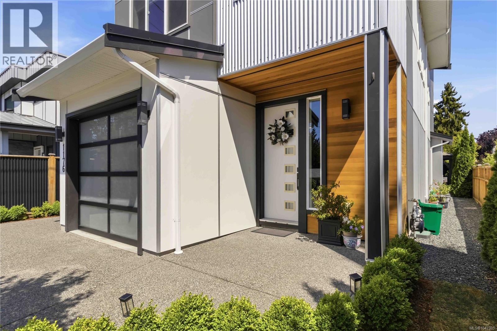 1176 Clarke Rd - 2