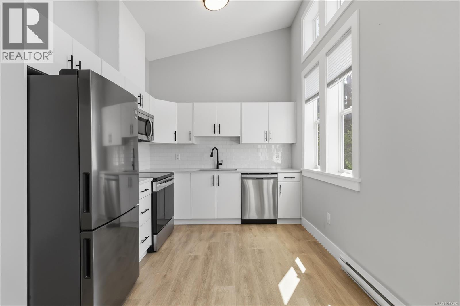 1176 Clarke Rd - 26