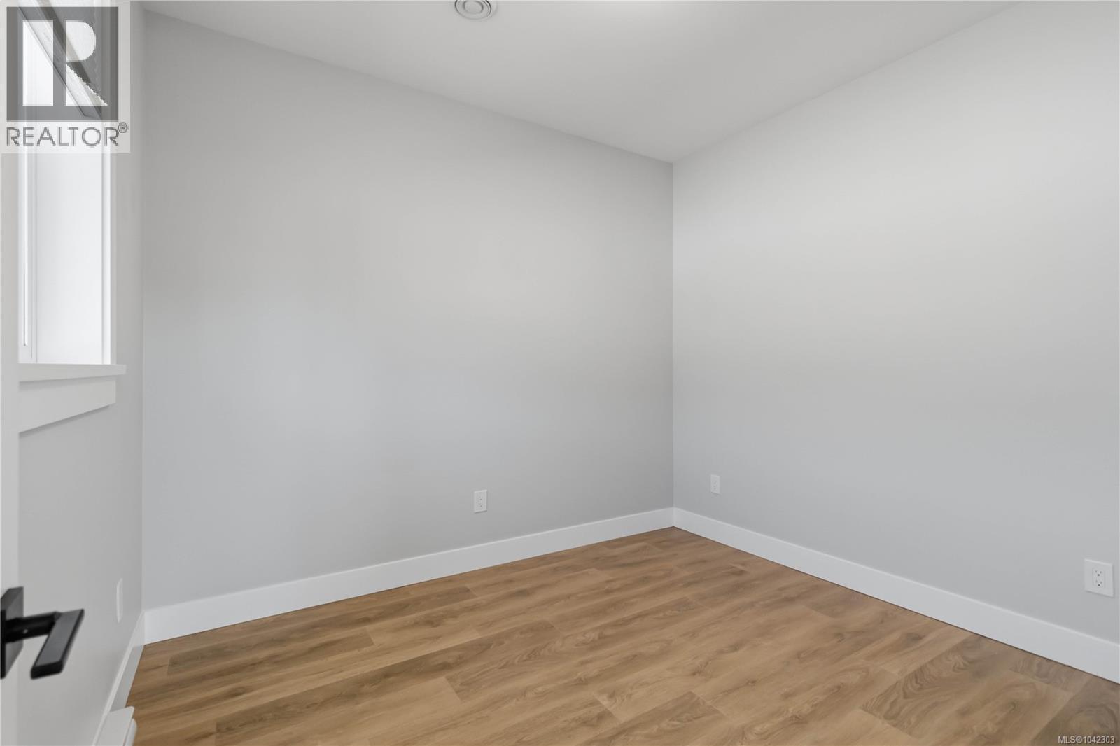 1176 Clarke Rd - 30