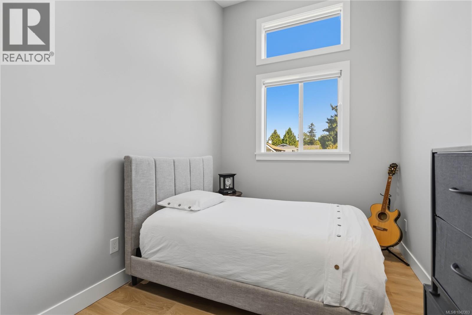 1176 Clarke Rd - 33