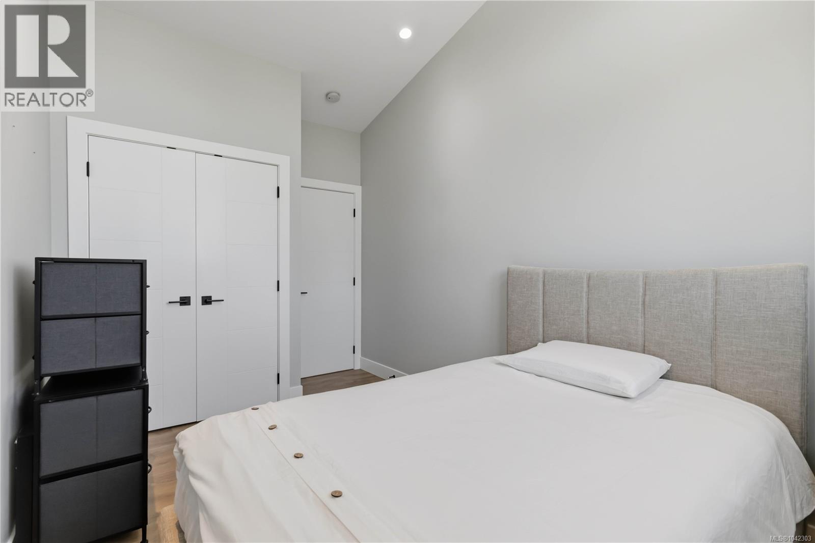 1176 Clarke Rd - 34