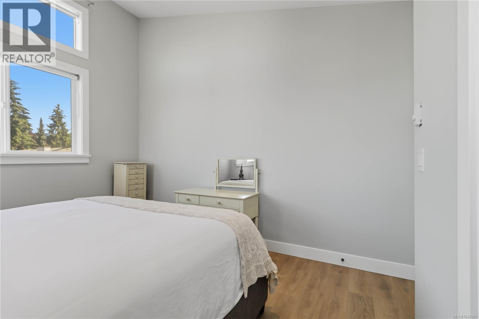 1176 Clarke Rd - 41