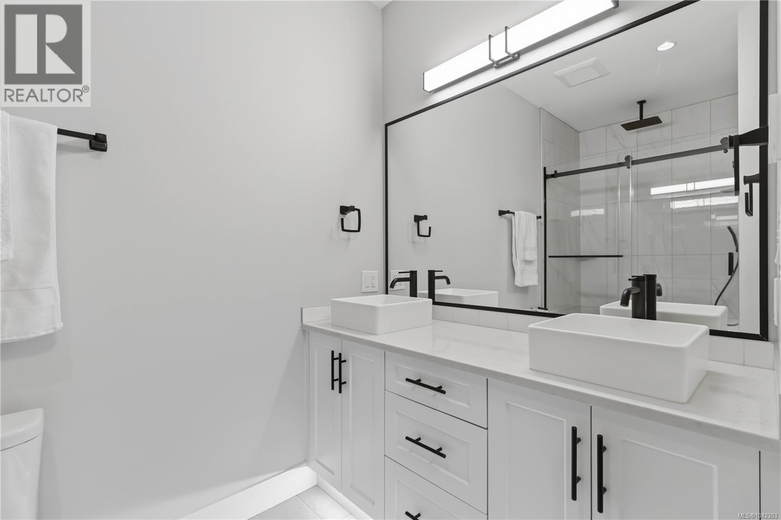 1176 Clarke Rd - 43