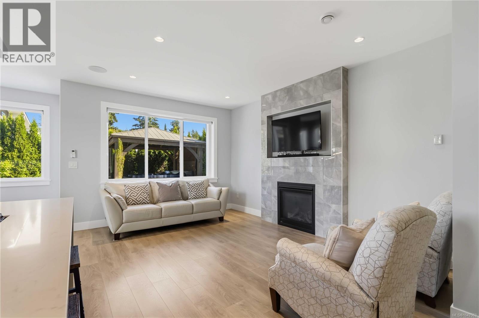 1176 Clarke Rd - 5
