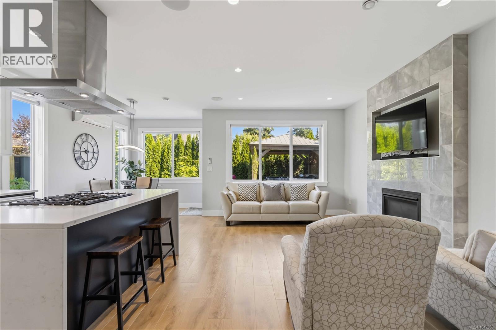 1176 Clarke Rd - 6