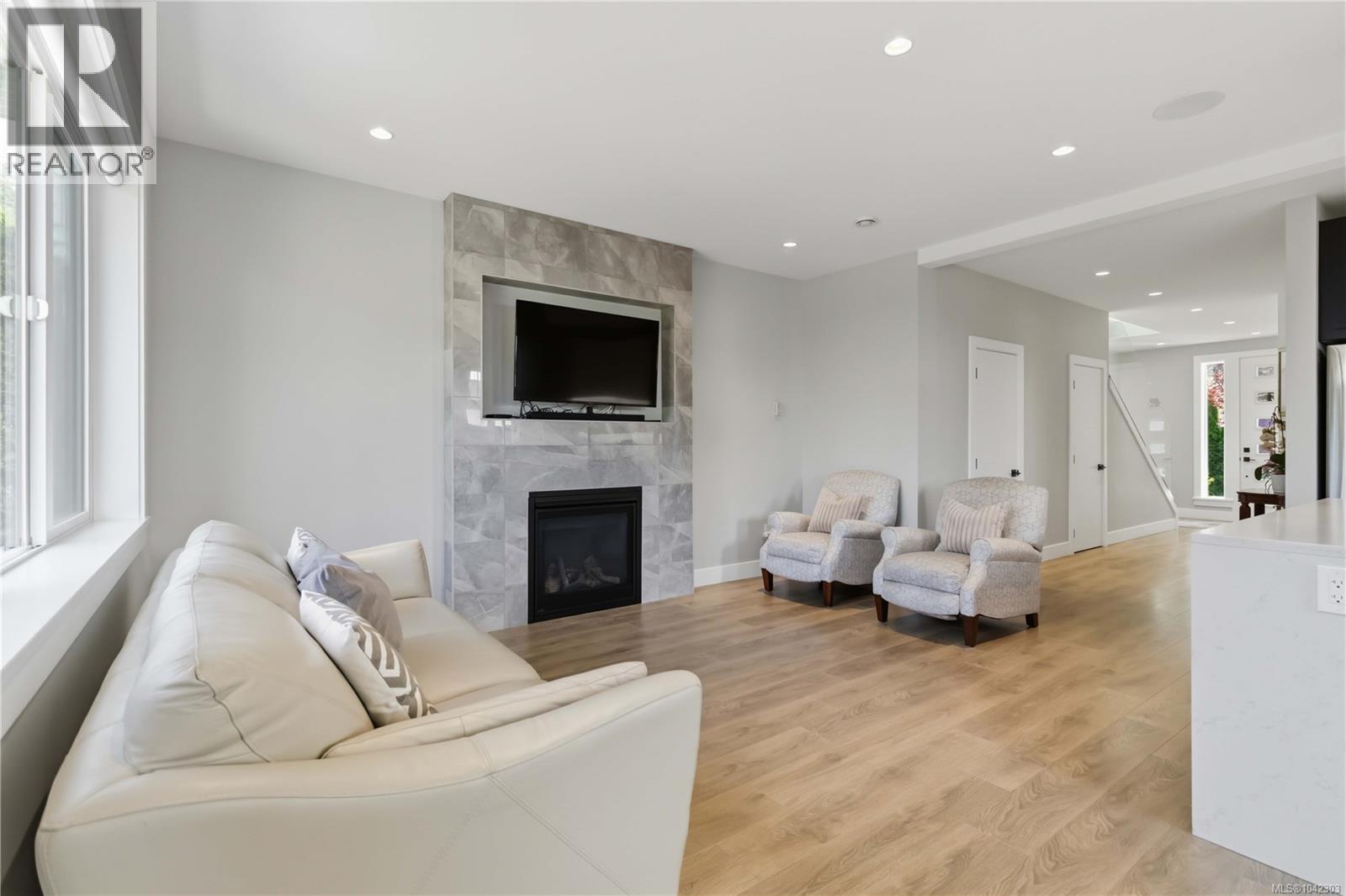 1176 Clarke Rd - 7