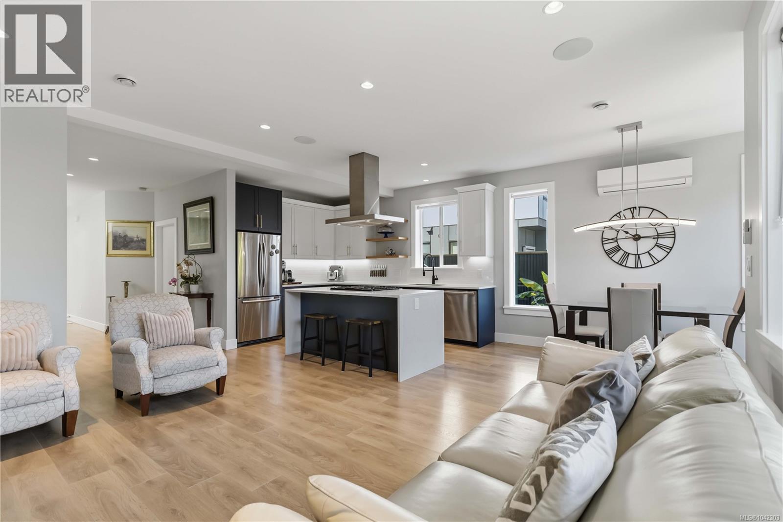 1176 Clarke Rd - 8