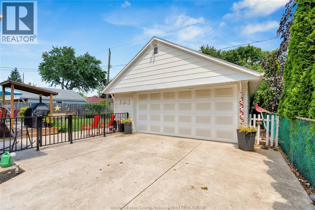 2820 Askin AVENUE - 33