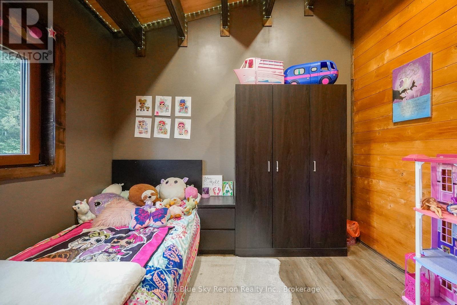 3269 CHISWICK LINE - 23