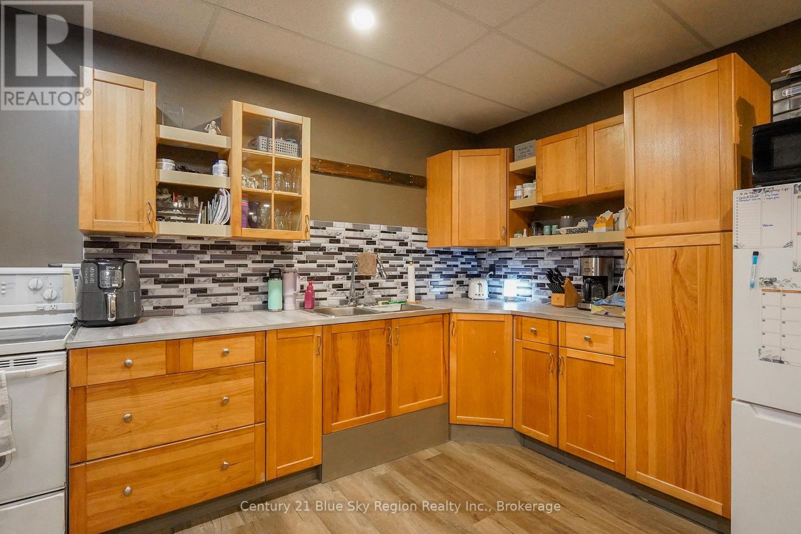3269 CHISWICK LINE - 26