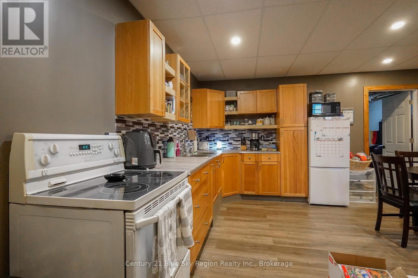 3269 CHISWICK LINE - 27