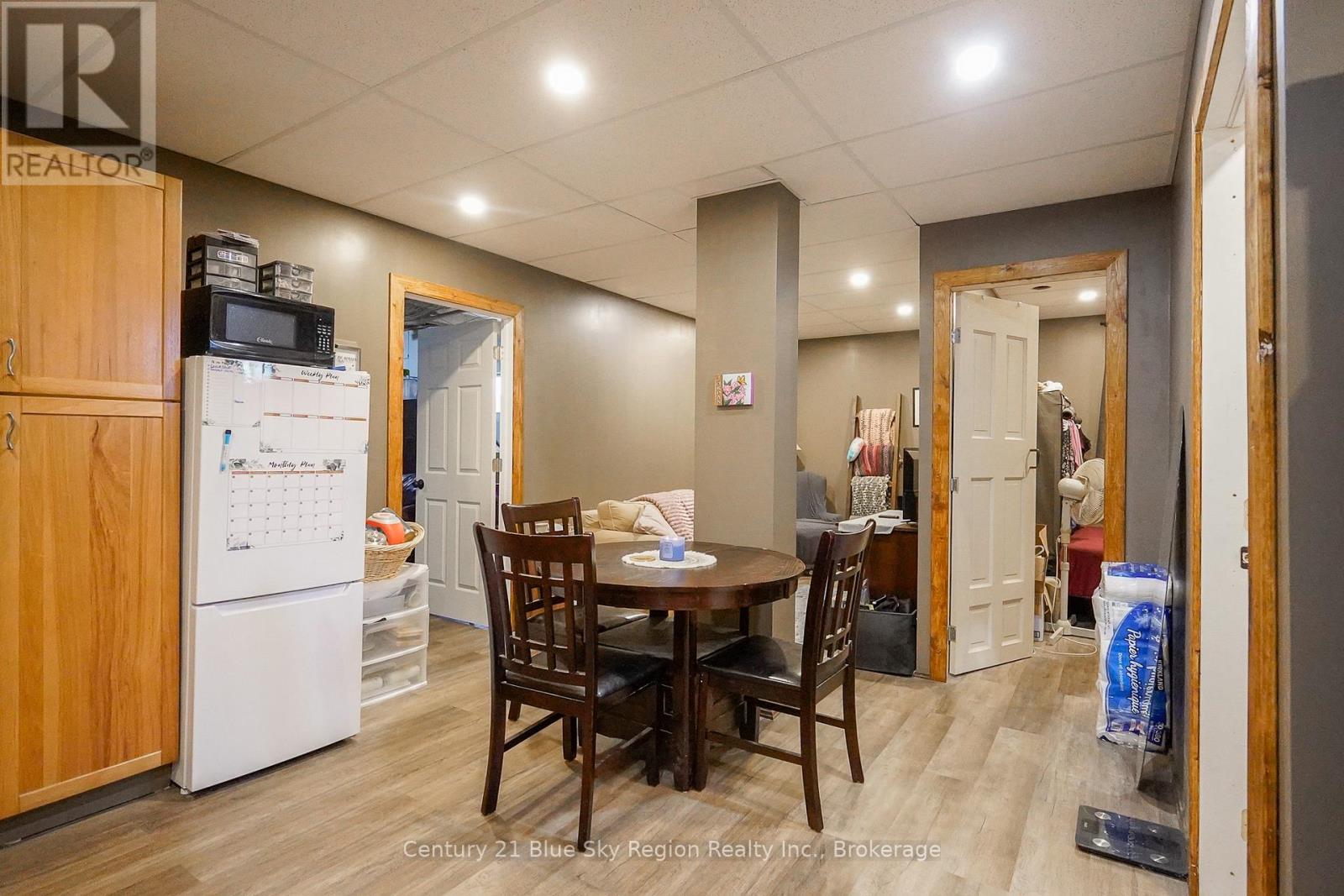 3269 CHISWICK LINE - 28