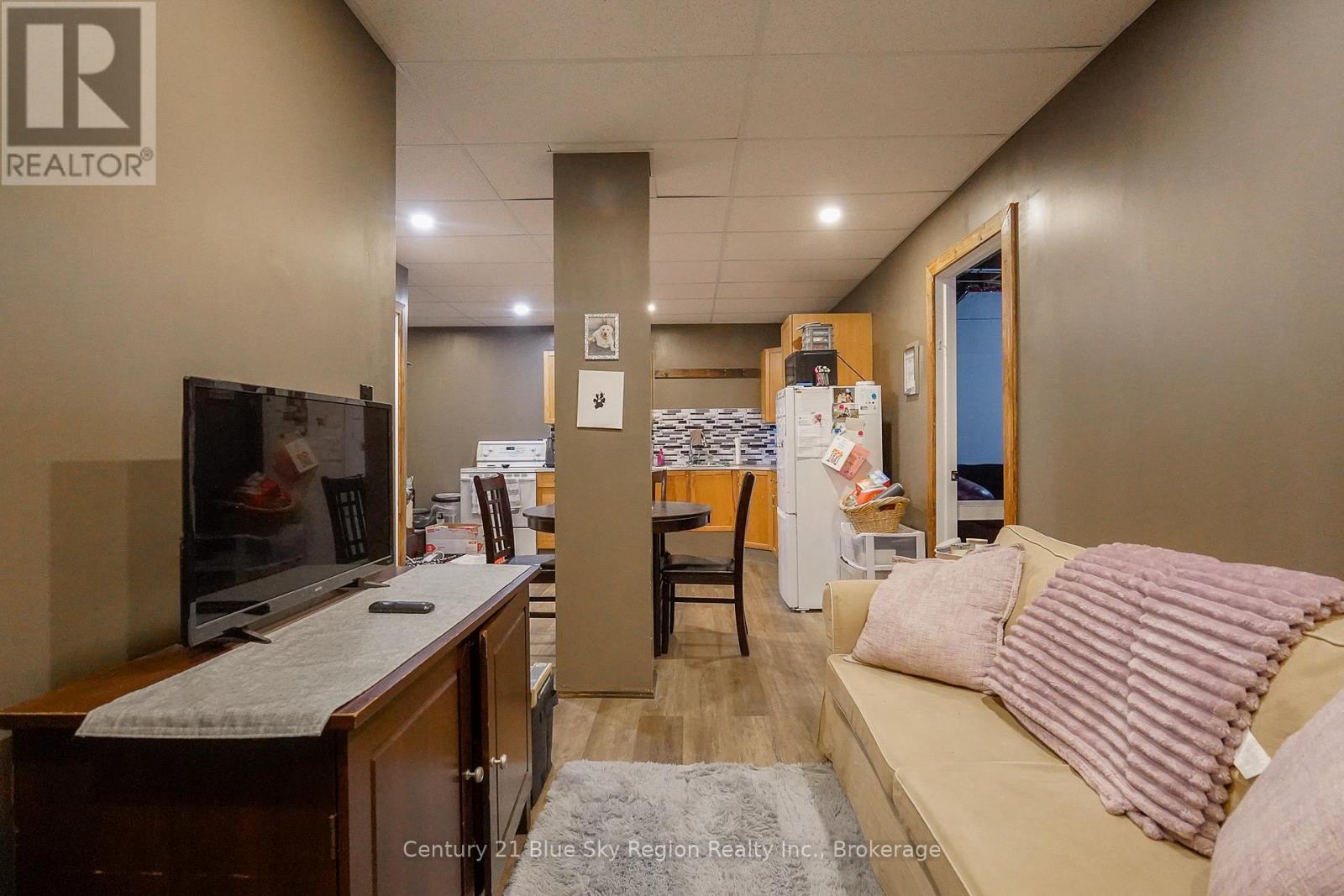 3269 CHISWICK LINE - 31