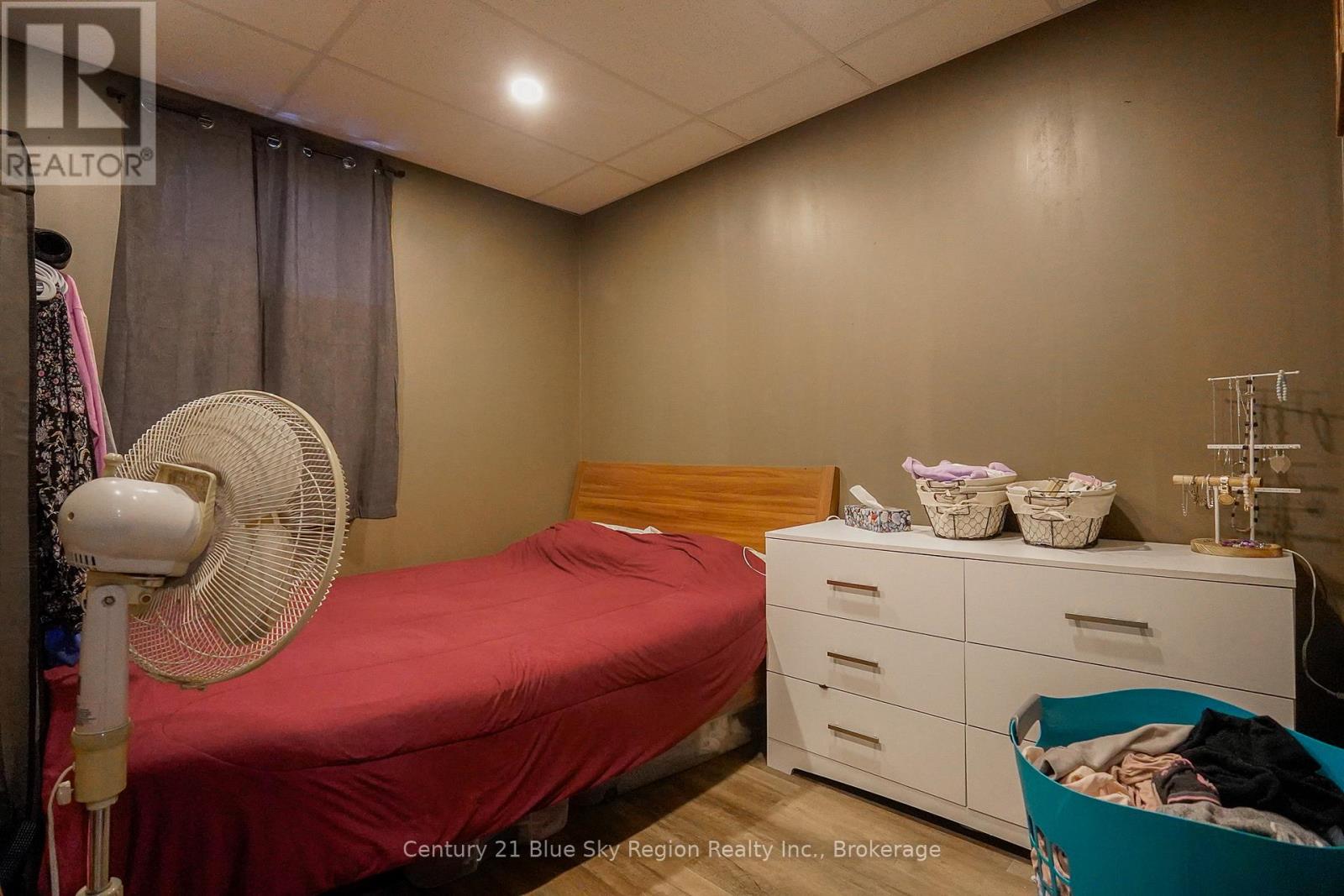 3269 CHISWICK LINE - 32