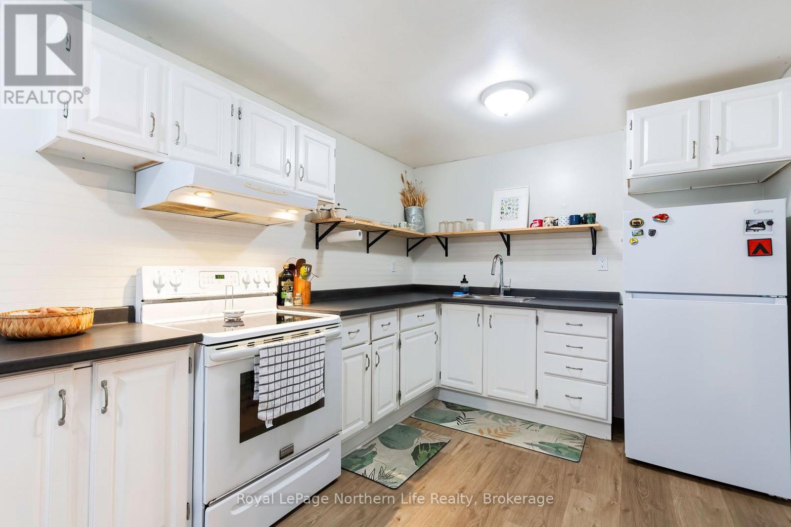 #53 644 LAKESHORE DRIVE - 10