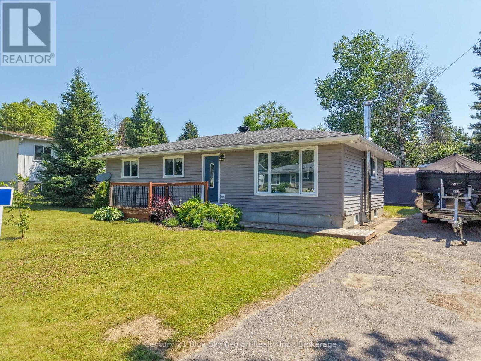 7 BIRCH CRESCENT - 1