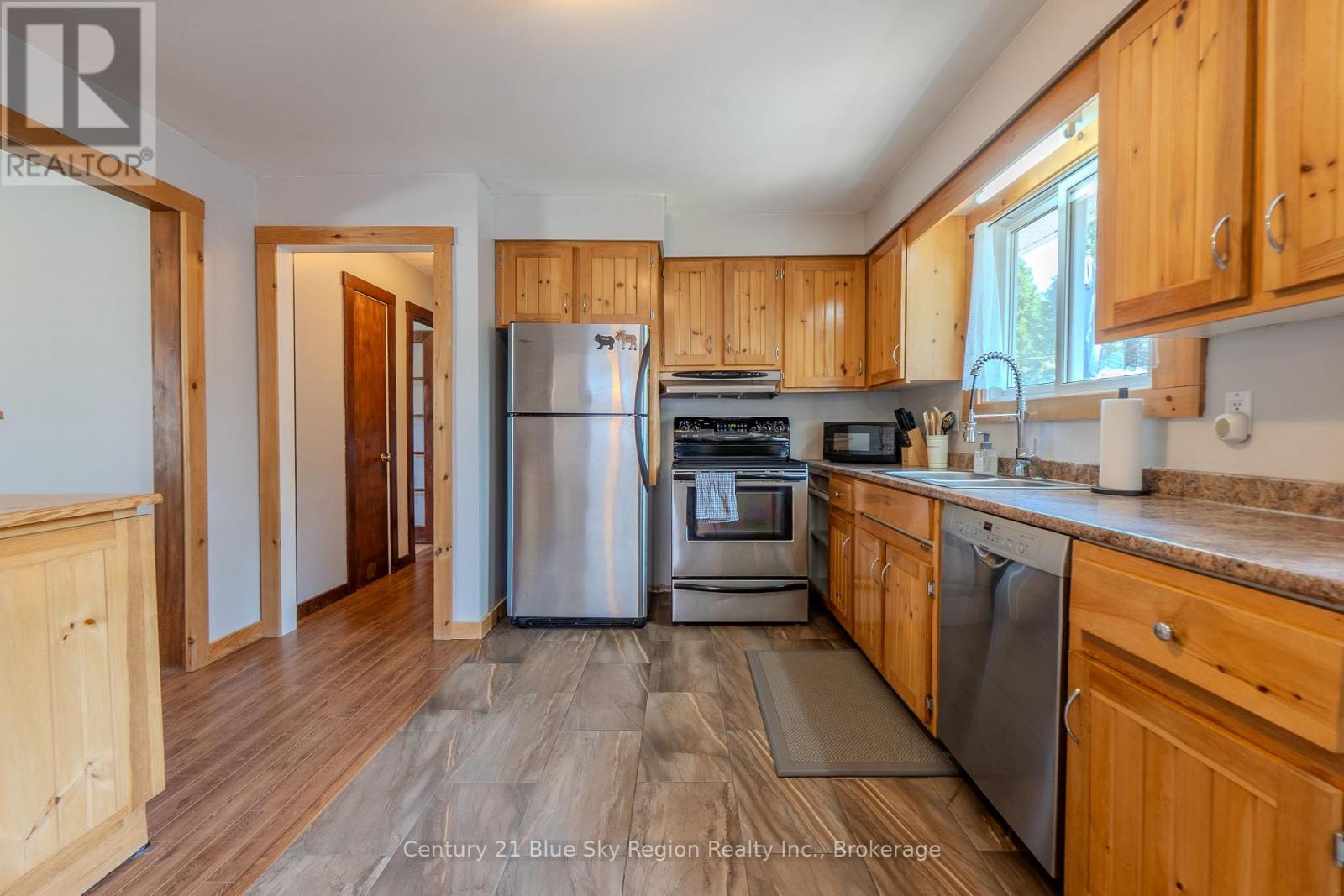 7 BIRCH CRESCENT - 10