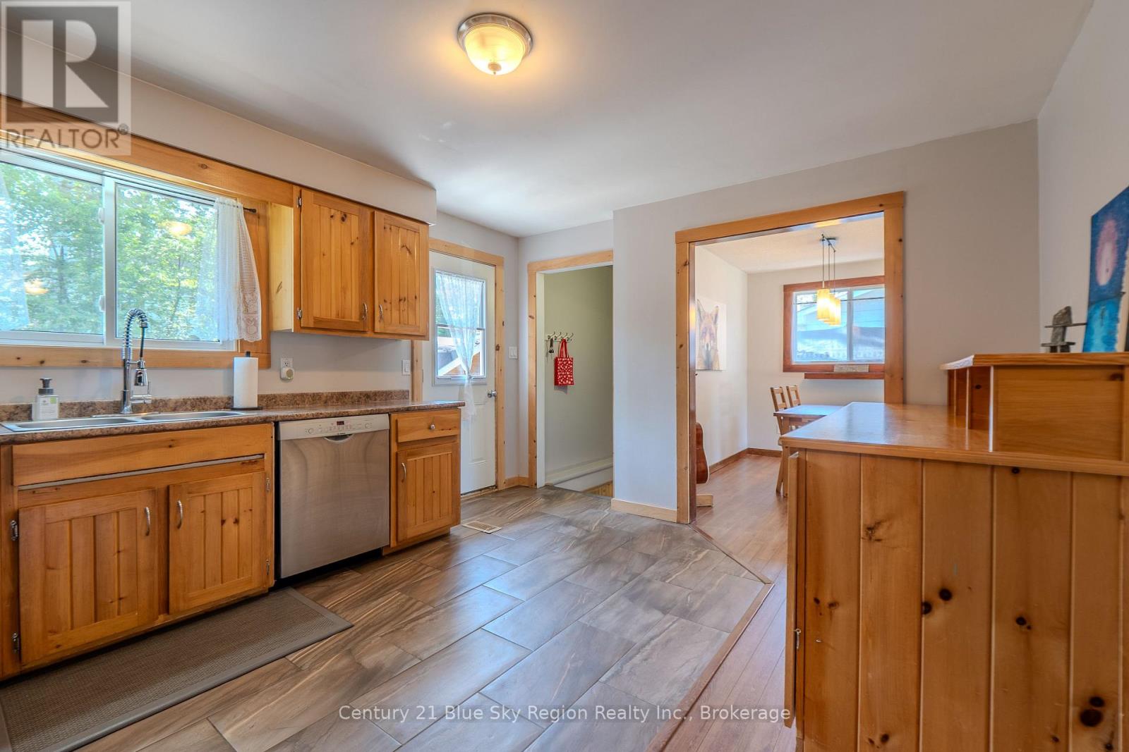 7 BIRCH CRESCENT - 13