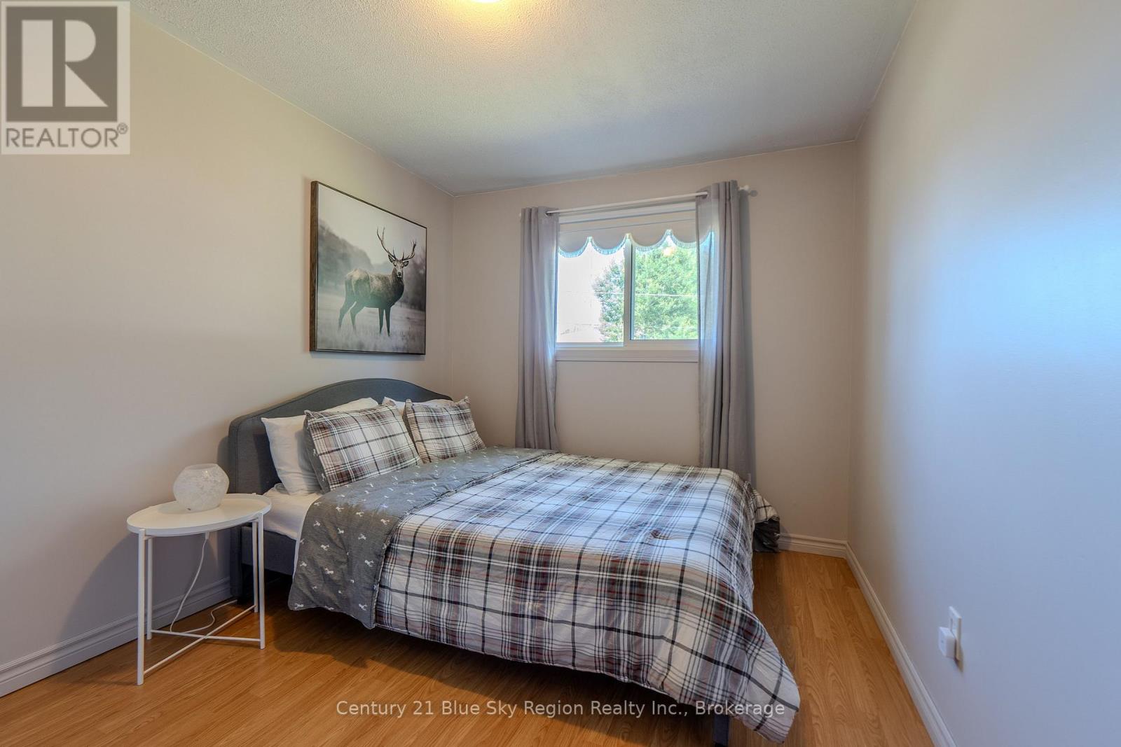 7 BIRCH CRESCENT - 14