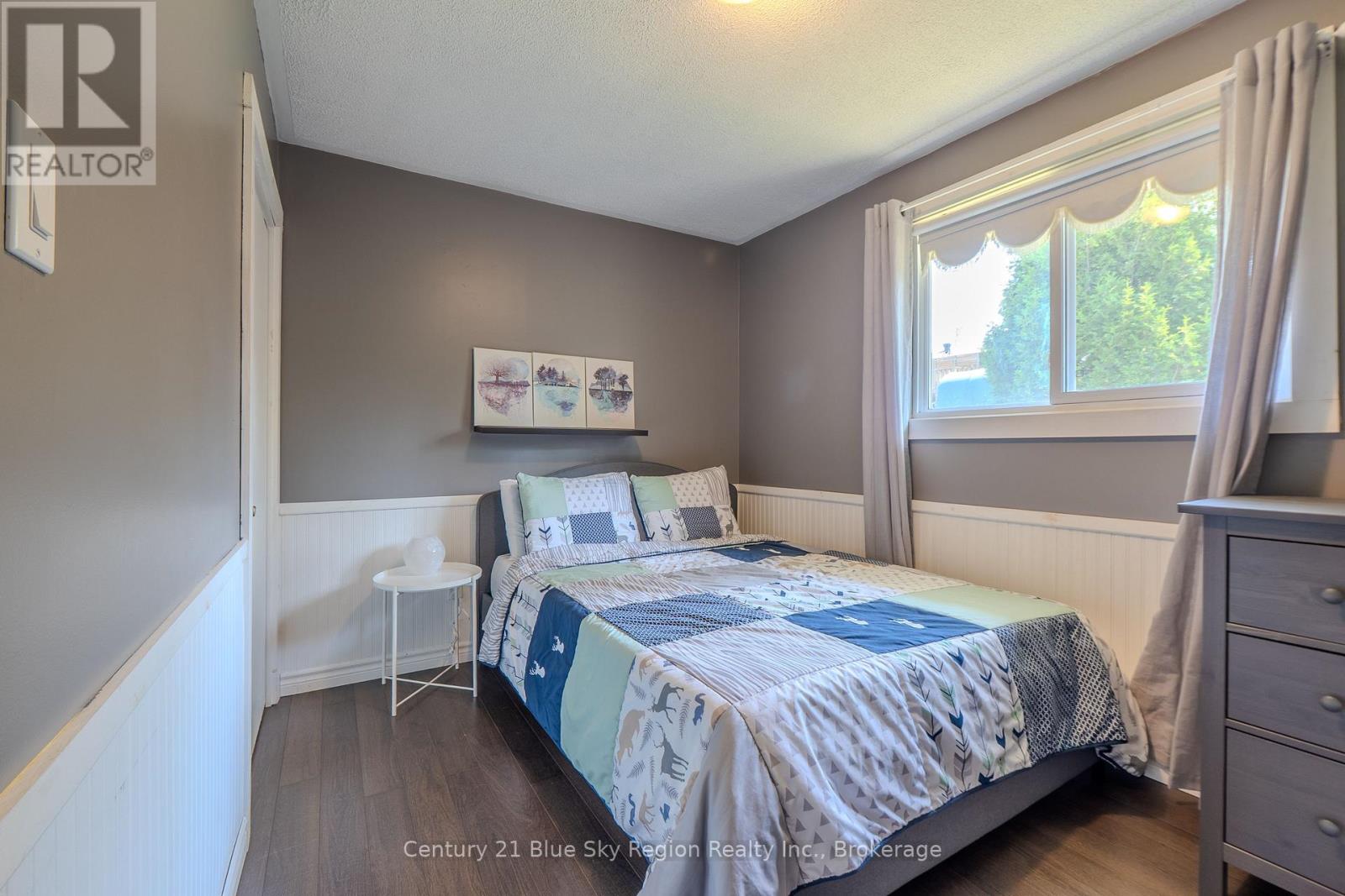 7 BIRCH CRESCENT - 18