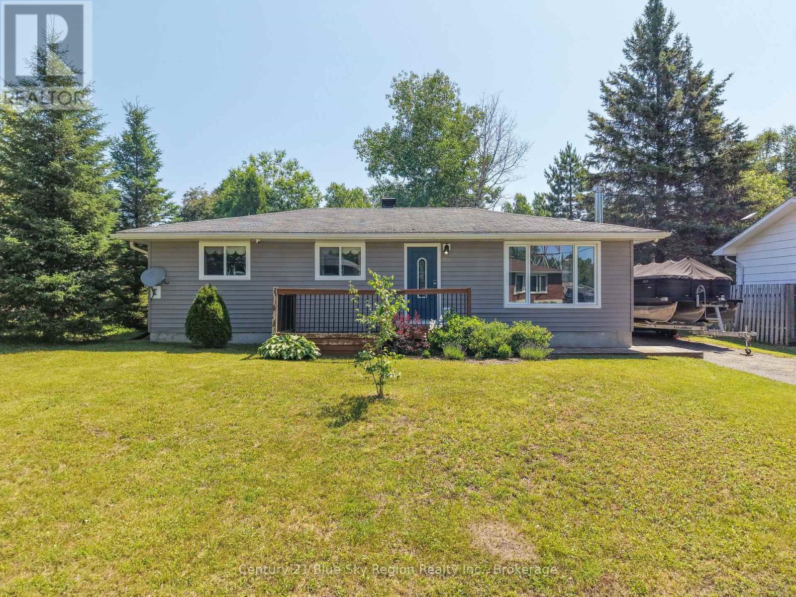 7 BIRCH CRESCENT - 2