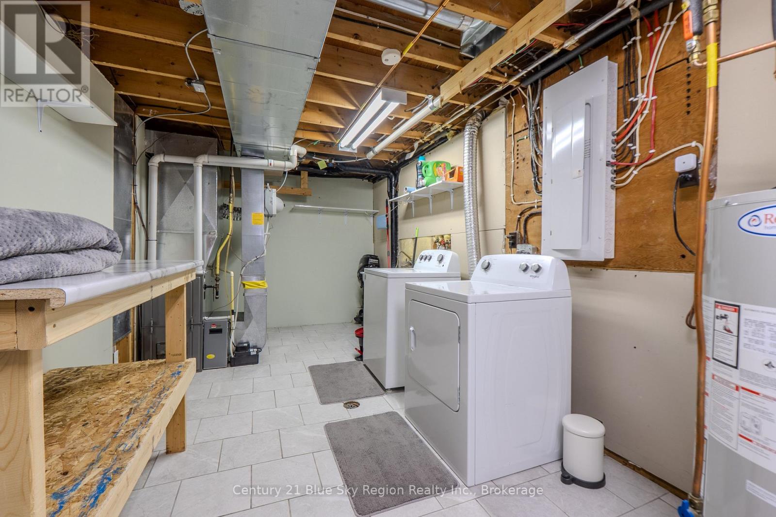7 BIRCH CRESCENT - 24