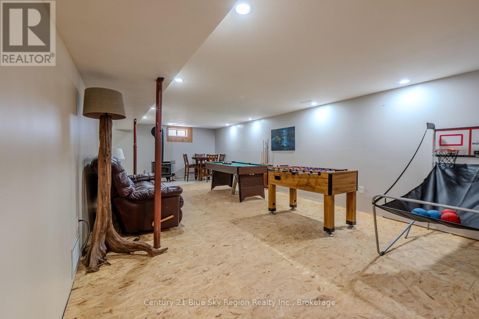 7 BIRCH CRESCENT - 27