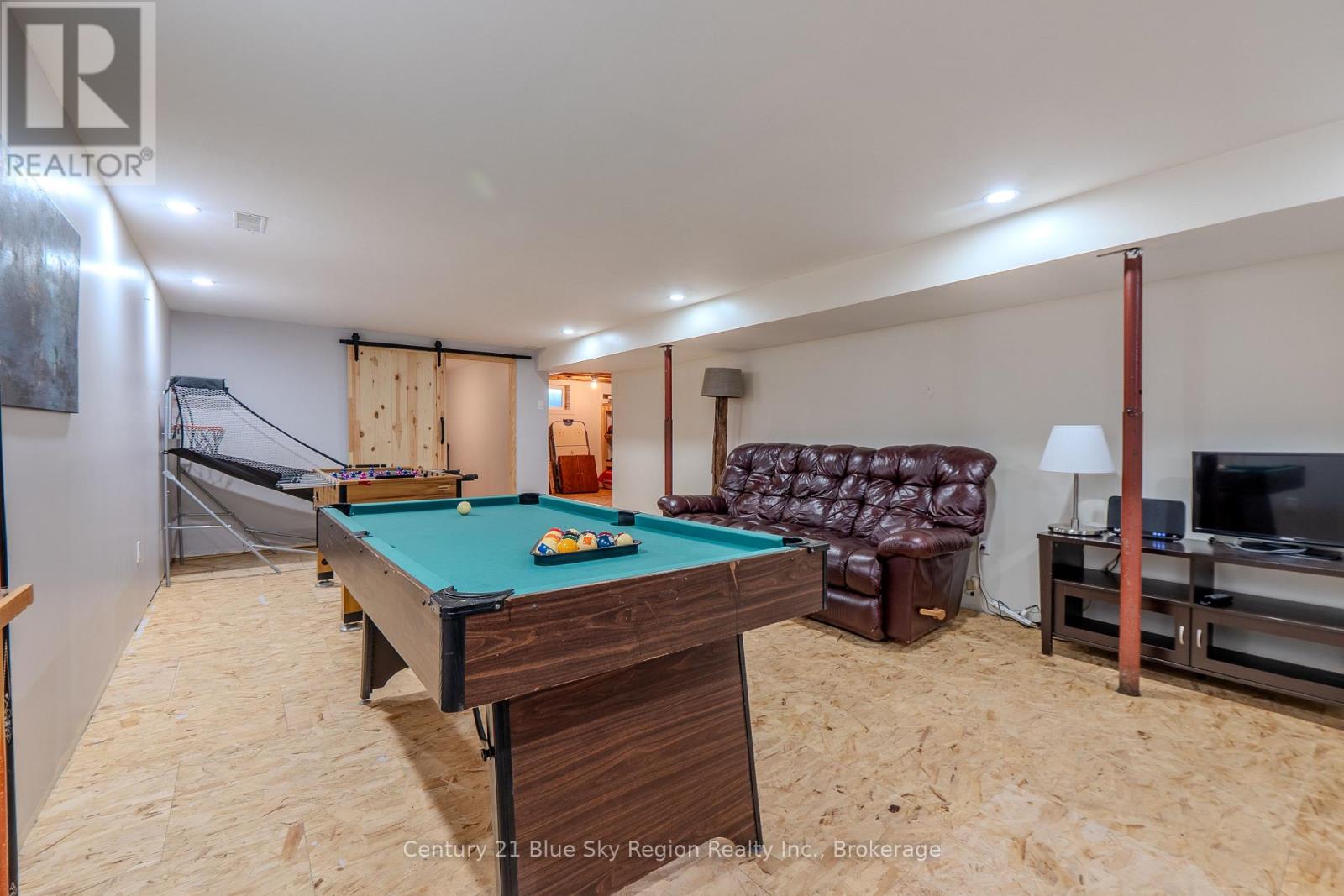 7 BIRCH CRESCENT - 29