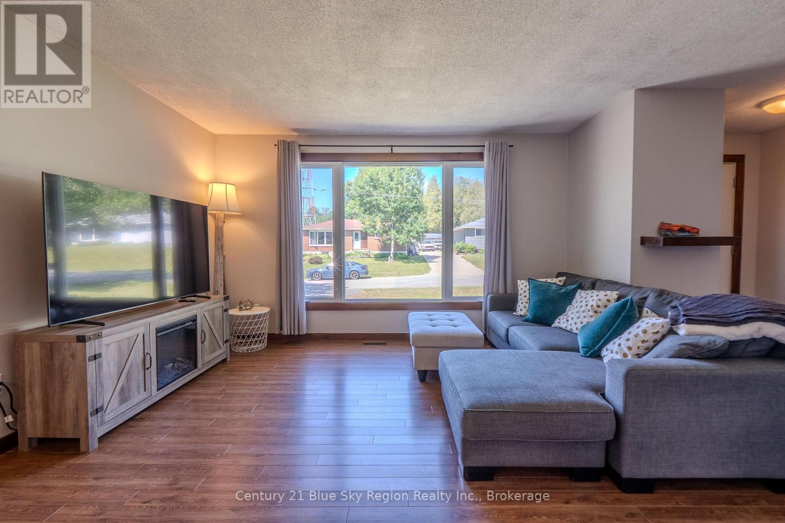 7 BIRCH CRESCENT - 5