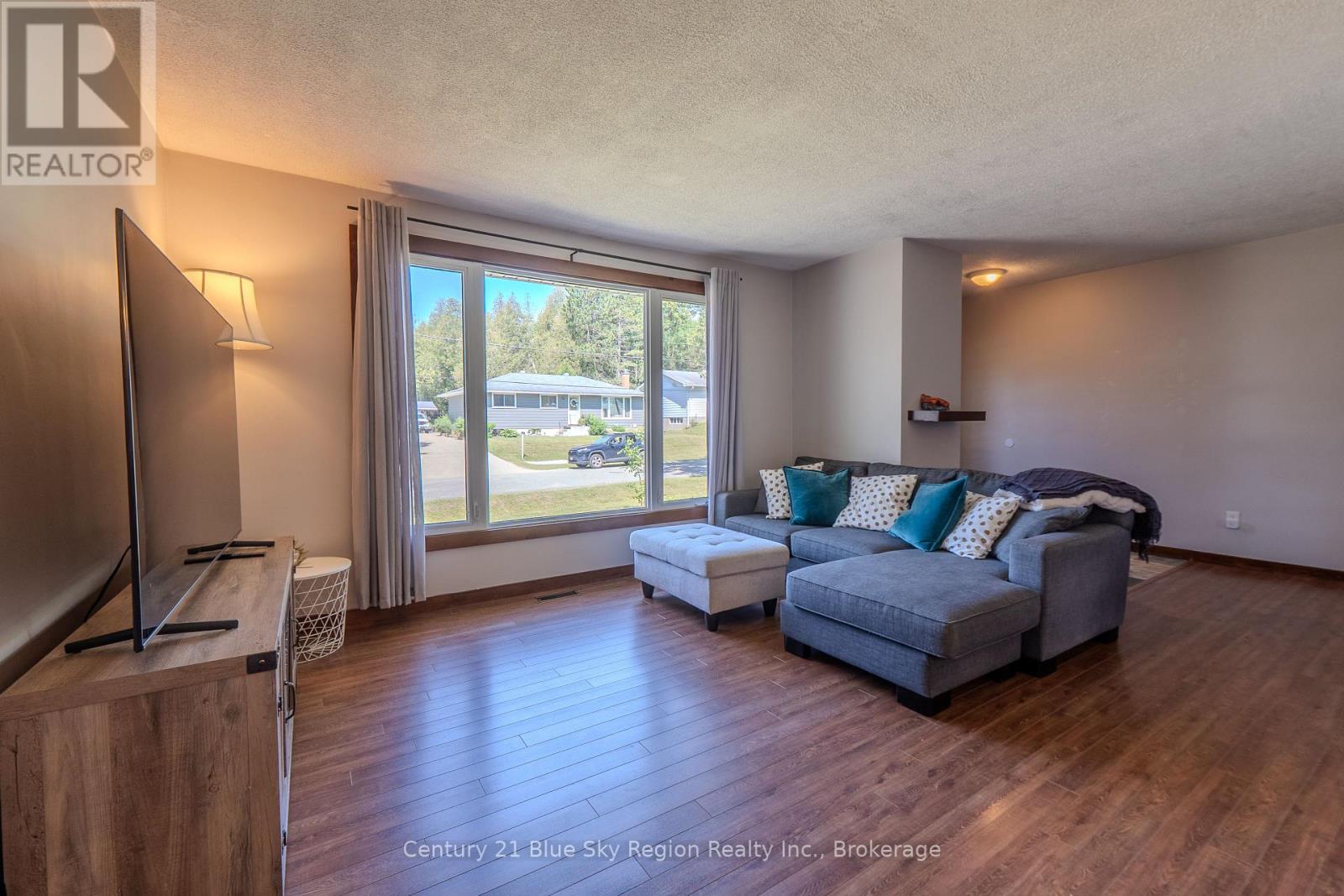 7 BIRCH CRESCENT - 6