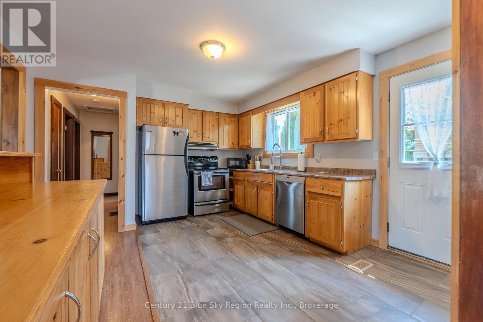 7 BIRCH CRESCENT - 9
