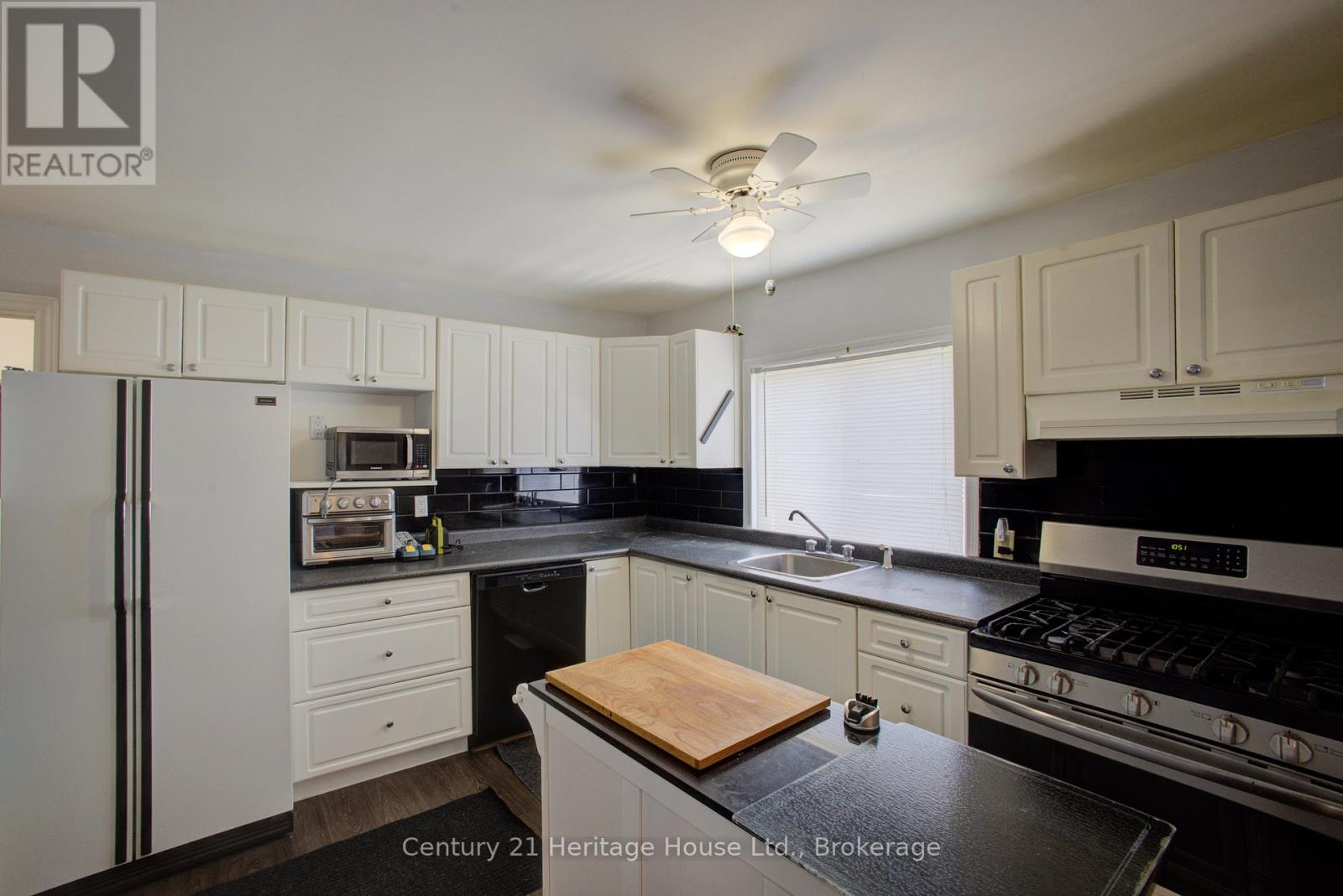221 PARK STREET W - 11