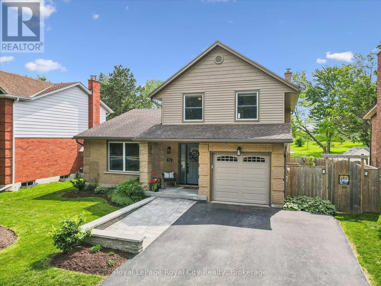 38 SHADYBROOK CRESCENT - 1