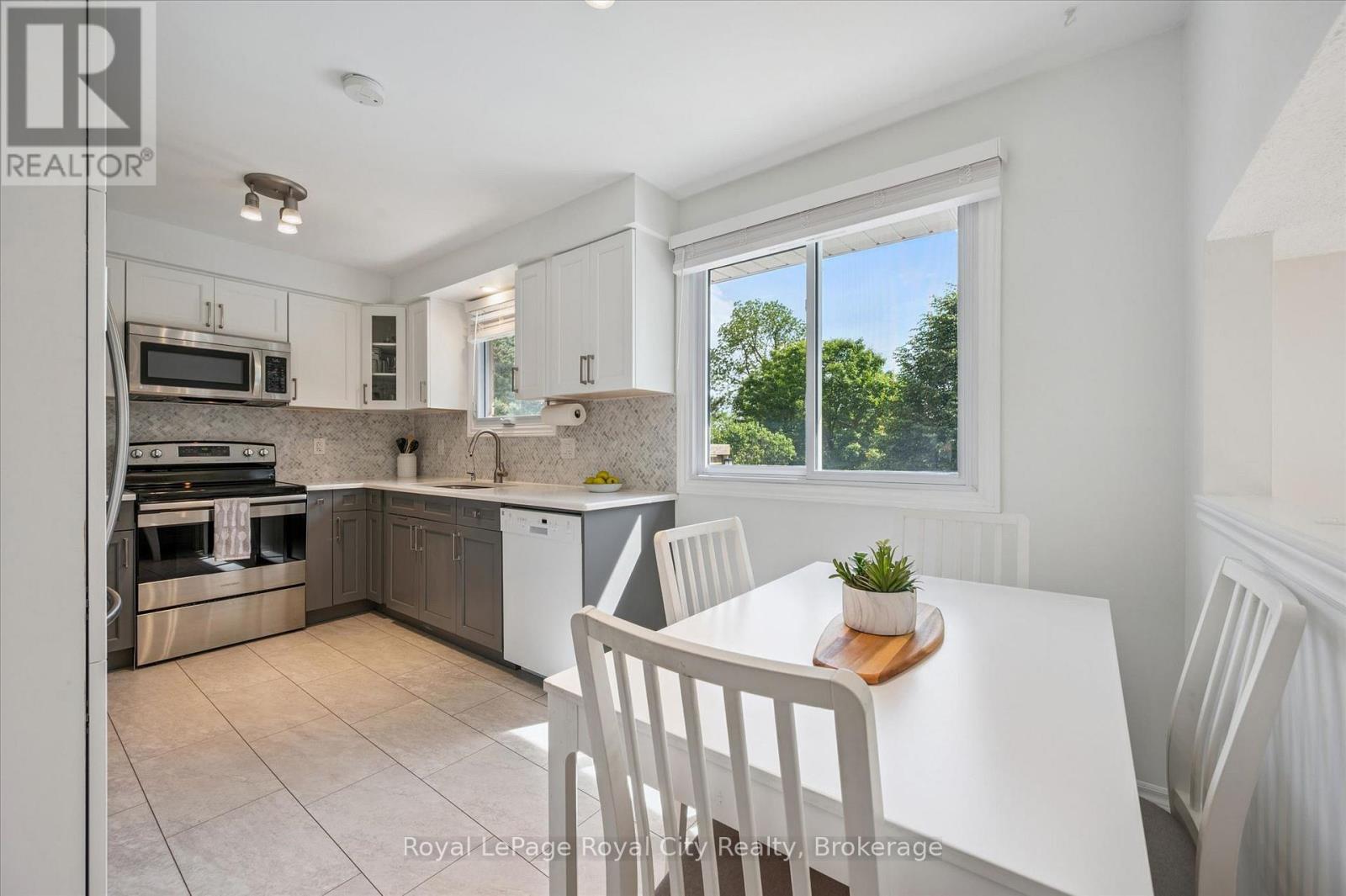 38 SHADYBROOK CRESCENT - 14