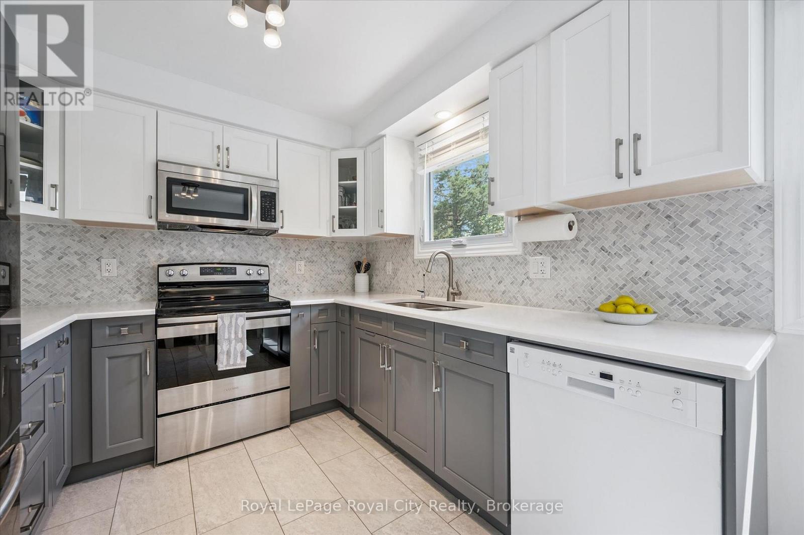 38 SHADYBROOK CRESCENT - 15