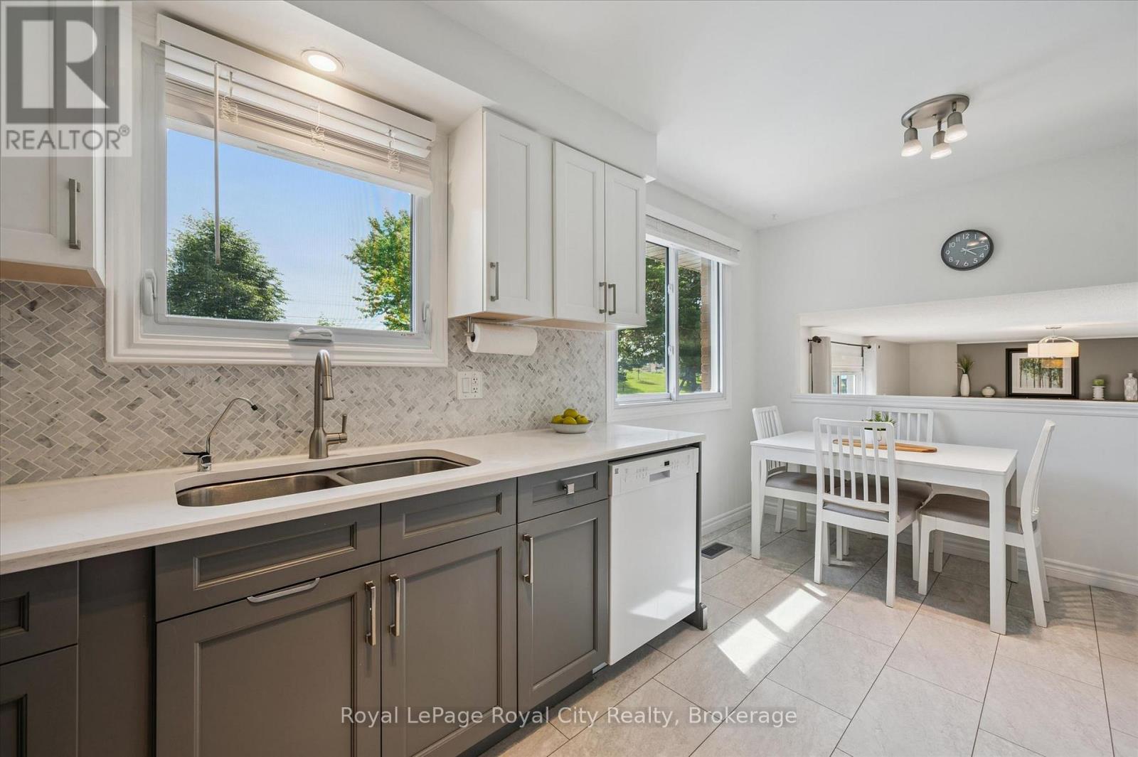 38 SHADYBROOK CRESCENT - 18
