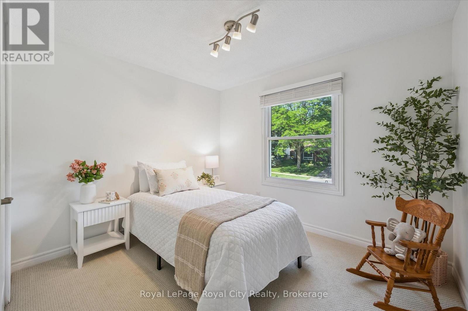 38 SHADYBROOK CRESCENT - 24