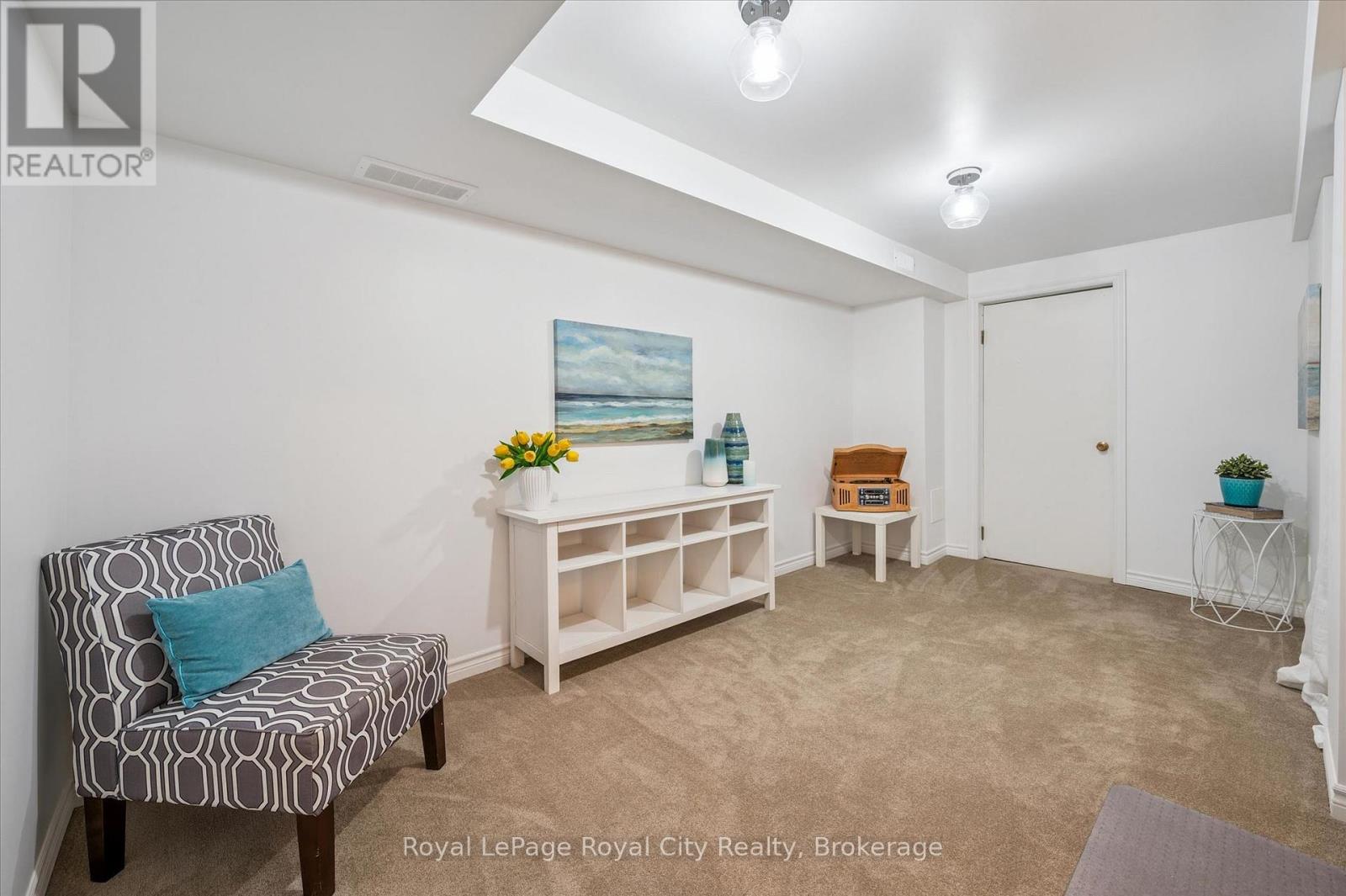 38 SHADYBROOK CRESCENT - 32